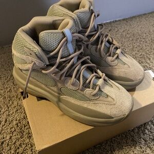 Yeezy DSRT BT Rock Size 11.5